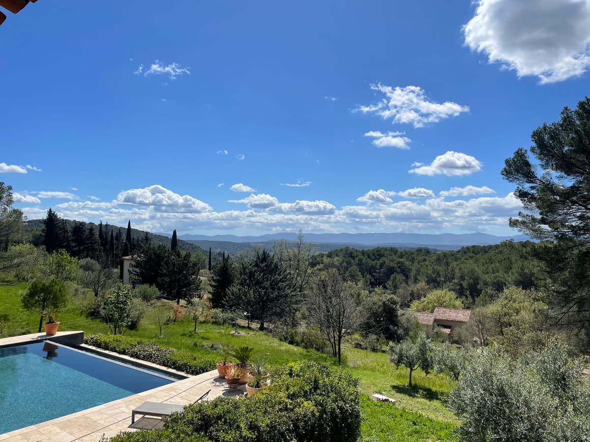 Panoramic view over the pool and the green hills of the Var
